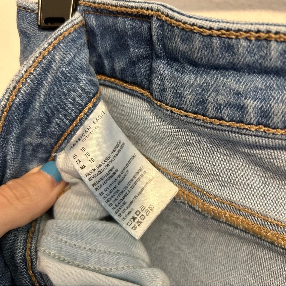 Classic Denim Roll-Cuff Women's Shorts - Light Blue